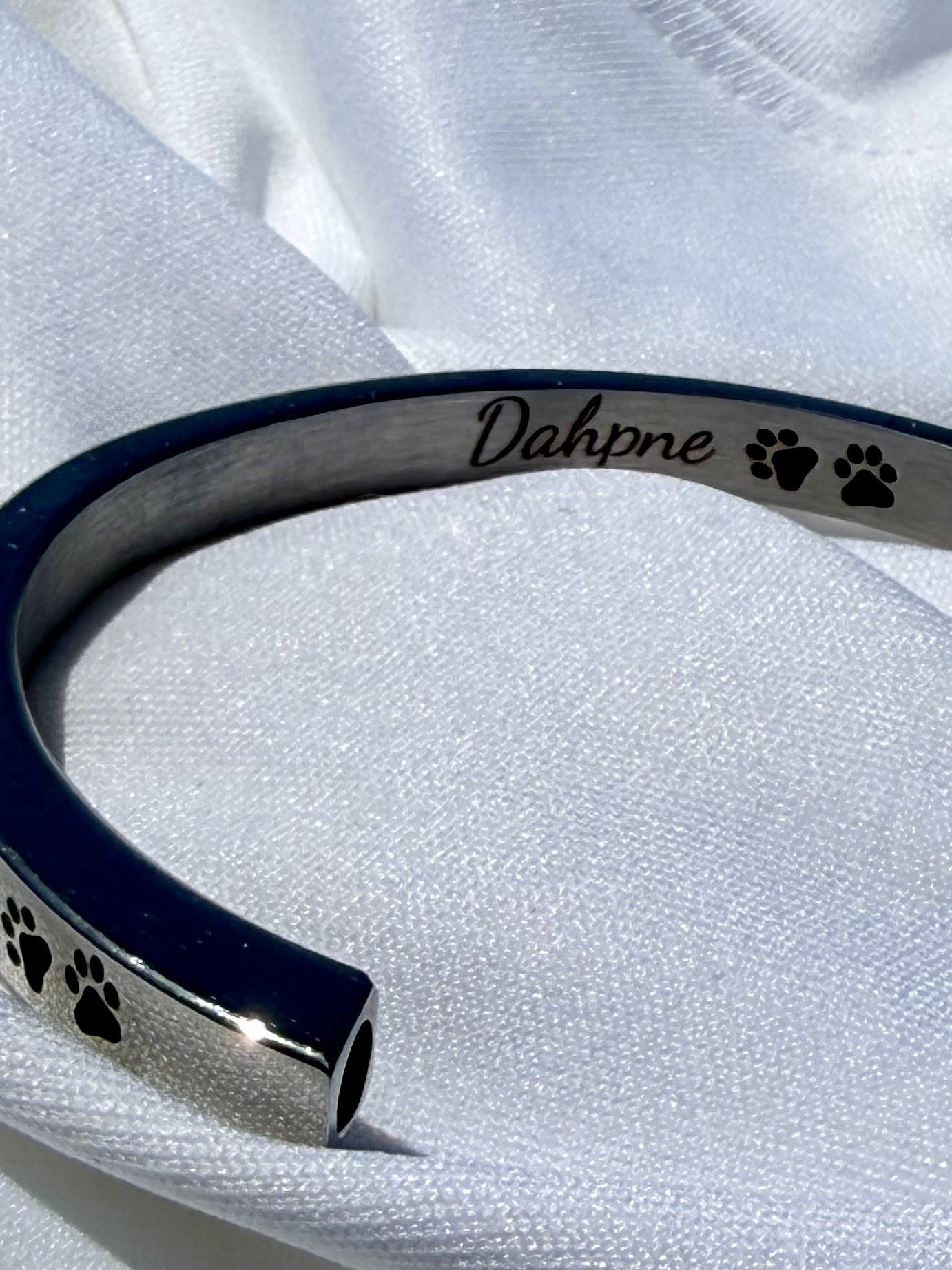 Personalised Memorial Ashes Bangle – Stainless Steel Keepsake Bracelet